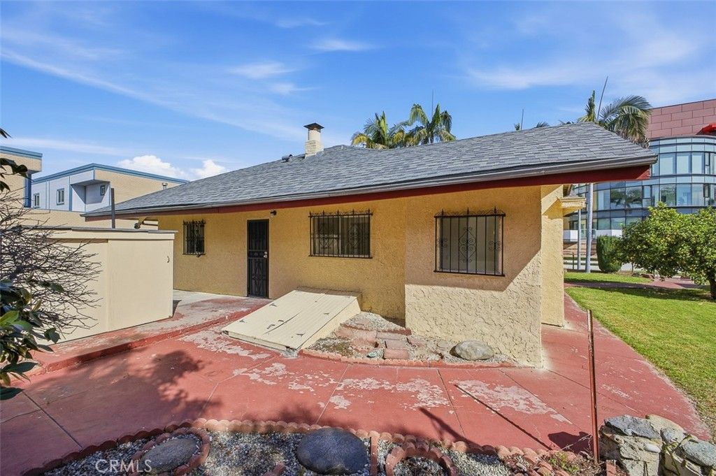 Image 9 of property listing at 209 N Monterey Street, Alhambra, CA 91801