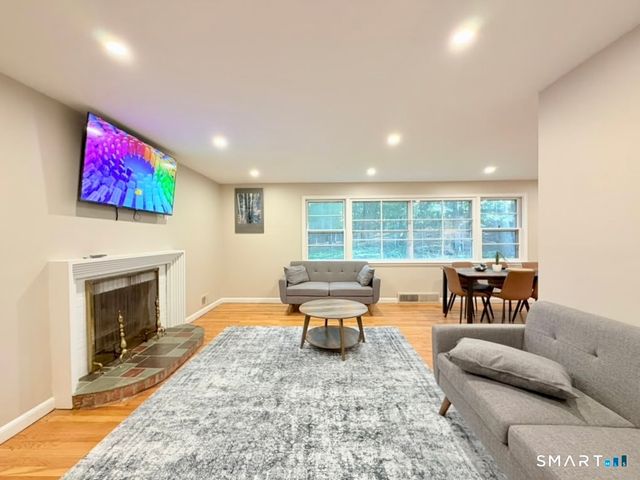 1 Long Hill Terrace, New Haven, CT 06515