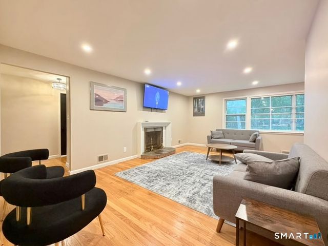 1 Long Hill Terrace, New Haven, CT 06515
