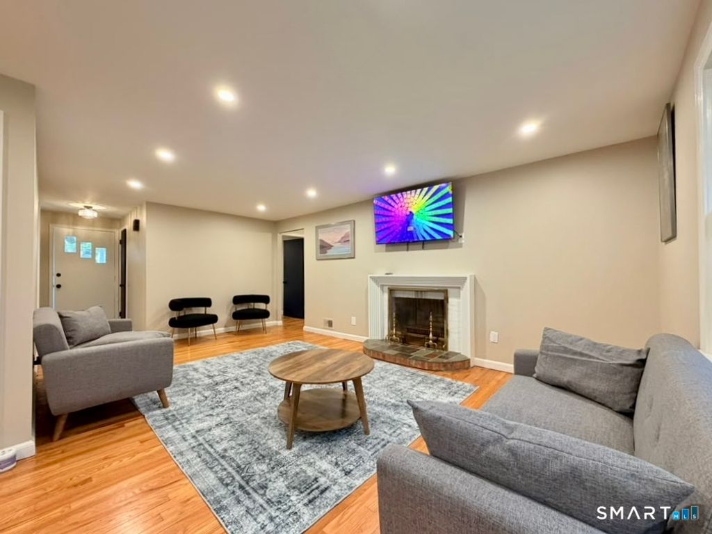 1 Long Hill Terrace, New Haven, CT 06515