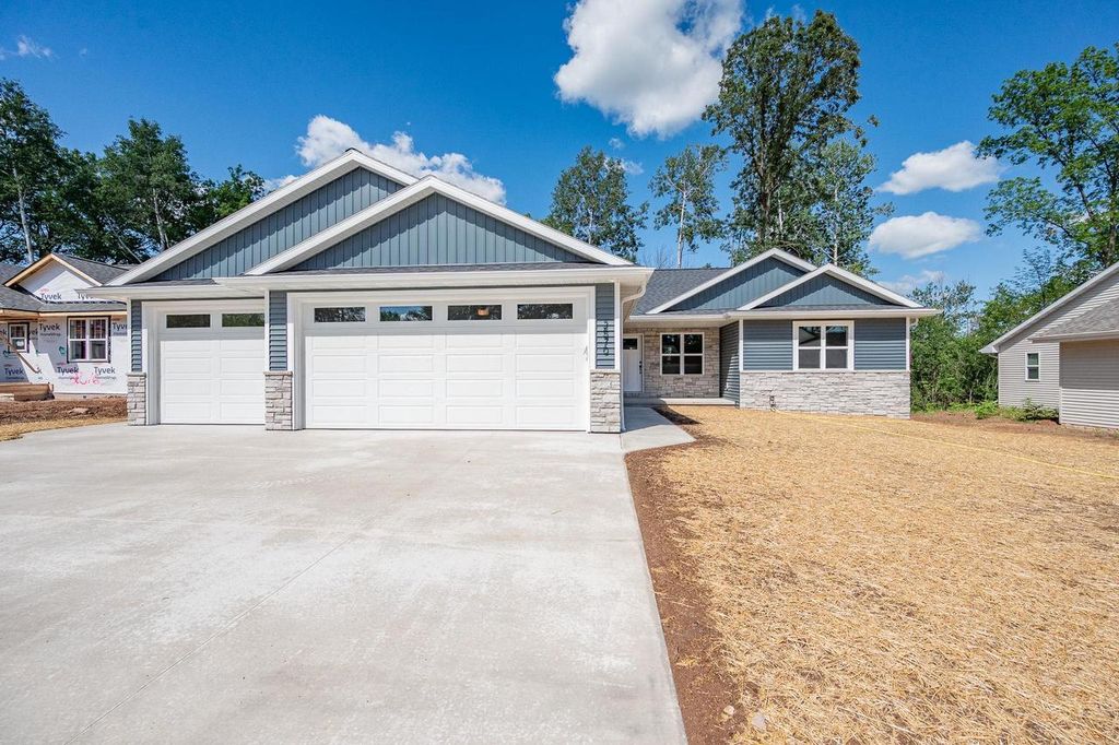 2570 MEYER WAY, De Pere, WI 54115