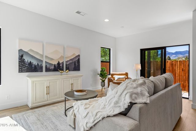 302 W OAK Avenue 2, Flagstaff, AZ 86001