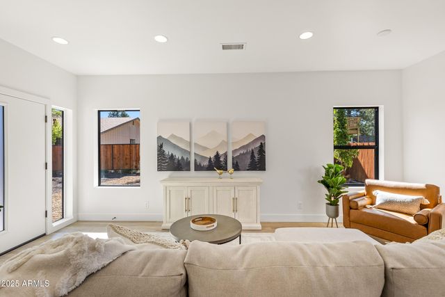 302 W OAK Avenue 2, Flagstaff, AZ 86001