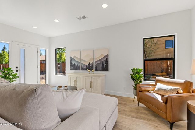 302 W OAK Avenue 2, Flagstaff, AZ 86001