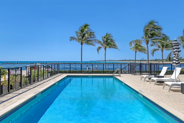 106 Inlet Way 305, Palm Beach Shores, FL 33404