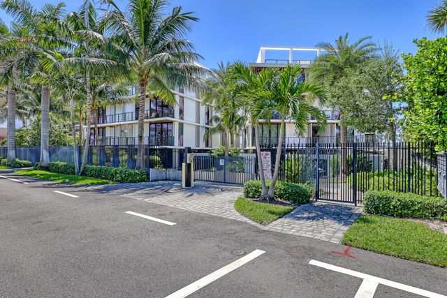 106 Inlet Way 305, Palm Beach Shores, FL 33404