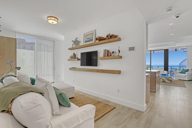106 Inlet Way 305, Palm Beach Shores, FL 33404