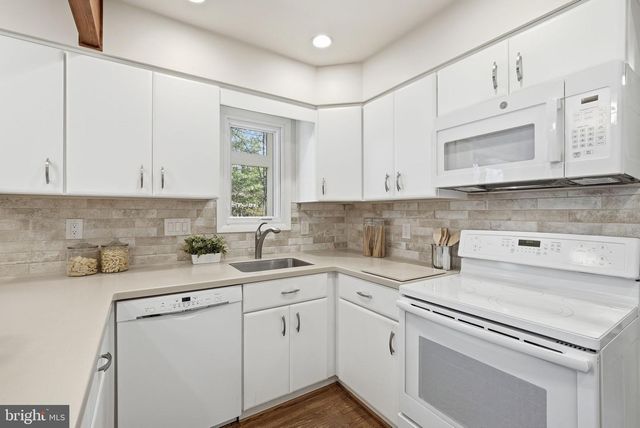 5207 CAPON HILL PL, Burke, VA 22015