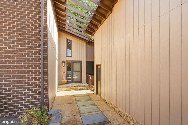 5207 CAPON HILL PL, Burke, VA 22015