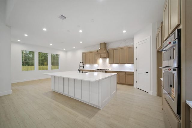 316 Louvenia Court, Pinehurst, TX 77362