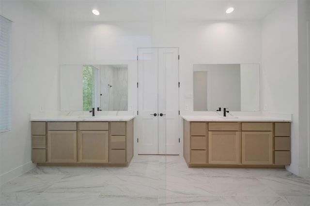 316 Louvenia Court, Pinehurst, TX 77362