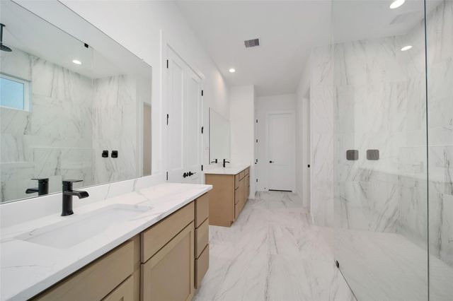 316 Louvenia Court, Pinehurst, TX 77362