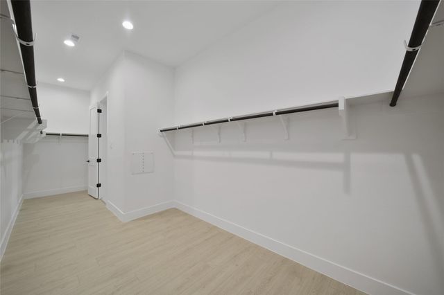 316 Louvenia Court, Pinehurst, TX 77362