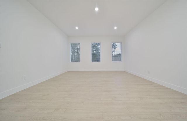 316 Louvenia Court, Pinehurst, TX 77362