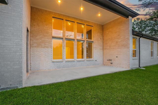 316 Louvenia Court, Pinehurst, TX 77362