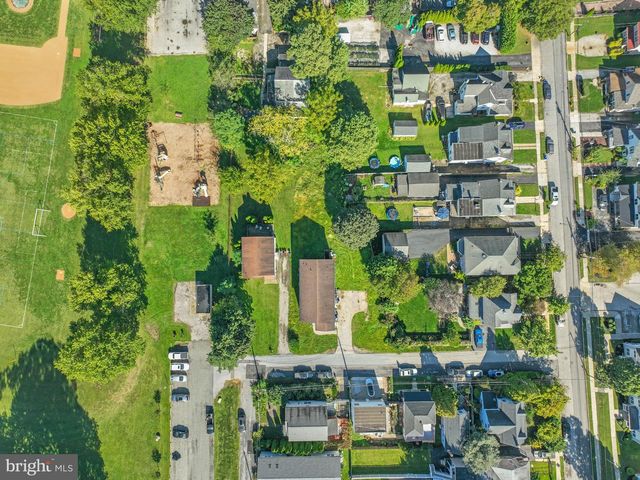 412 FAIRVIEW DR, Wayne, PA 19087