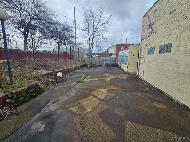 2711 South Park Avenue, Lackawanna, NY 14218