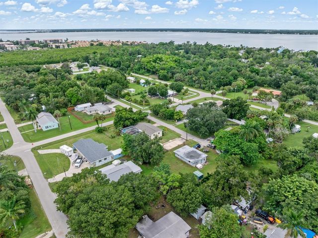2205 DIXIE AVENUE, Punta Gorda, FL 33950