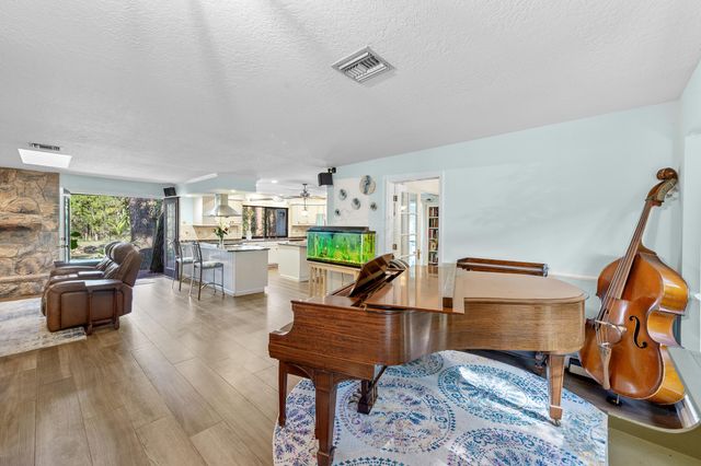 9207 N 166th Way N, Jupiter, FL 33478