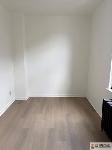 350 Summit Avenue, Perth Amboy, NJ 08861