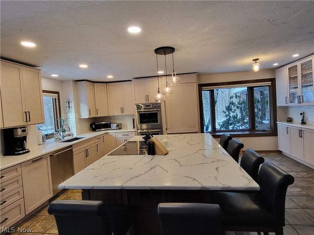 1882 Meadow Drive, Hinckley, OH 44233