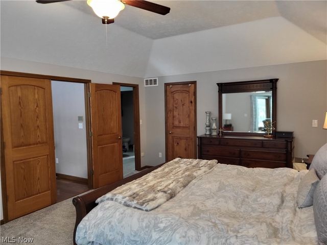 1882 Meadow Drive, Hinckley, OH 44233