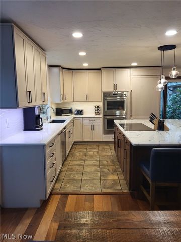 1882 Meadow Drive, Hinckley, OH 44233