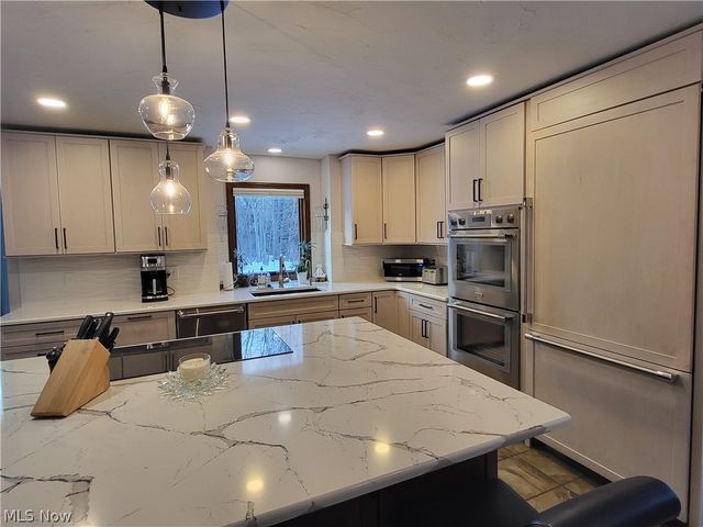 1882 Meadow Drive, Hinckley, OH 44233