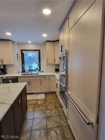 1882 Meadow Drive, Hinckley, OH 44233