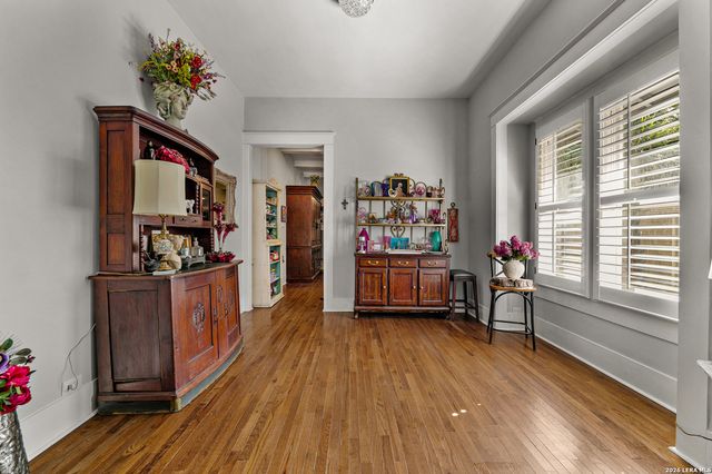 240 POST AVE, San Antonio, TX 78215