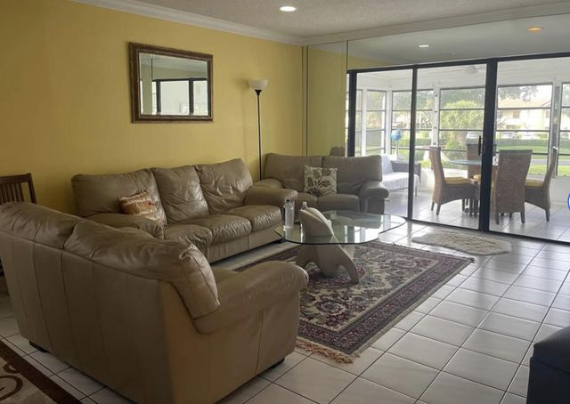 21218 Lago Circle B, Boca Raton, FL 33433