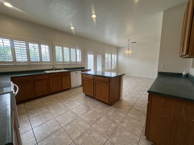 8248 E Posada Avenue, Mesa, AZ 85212