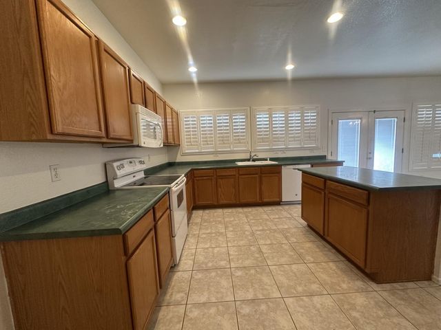 8248 E Posada Avenue, Mesa, AZ 85212