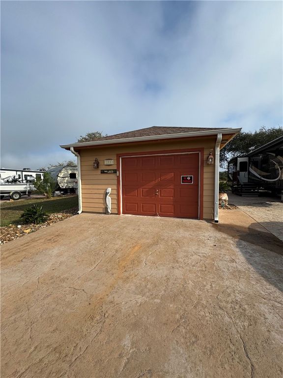 11 Augusta, Aransas Pass, TX 78336 — photo 2