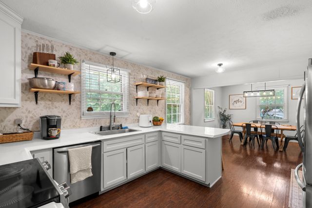124 Shadybrook Cir, Dickson, TN 37055
