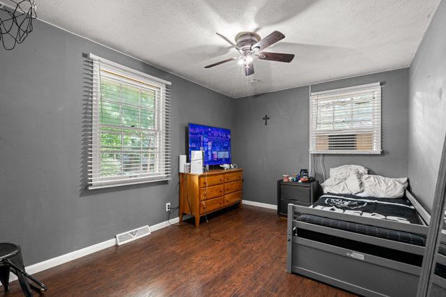 124 Shadybrook Cir, Dickson, TN 37055