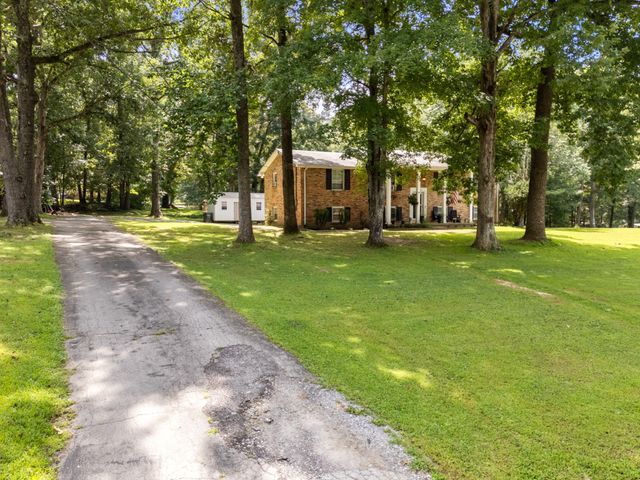 124 Shadybrook Cir, Dickson, TN 37055