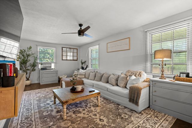 124 Shadybrook Cir, Dickson, TN 37055