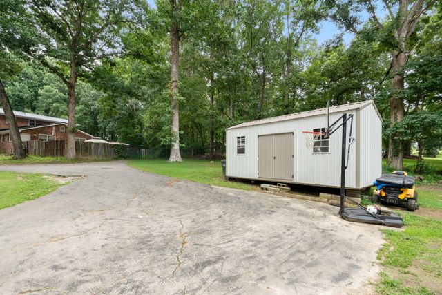 124 Shadybrook Cir, Dickson, TN 37055