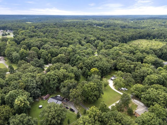 124 Shadybrook Cir, Dickson, TN 37055