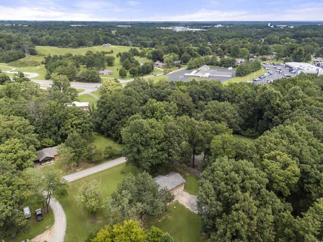 124 Shadybrook Cir, Dickson, TN 37055