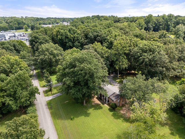 124 Shadybrook Cir, Dickson, TN 37055