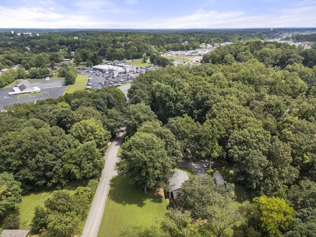 124 Shadybrook Cir, Dickson, TN 37055