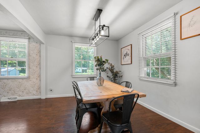 124 Shadybrook Cir, Dickson, TN 37055