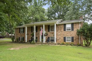 124 Shadybrook Cir, Dickson, TN 37055