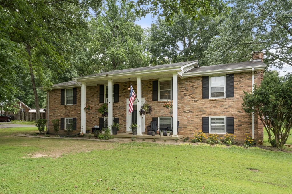 124 Shadybrook Cir, Dickson, TN 37055