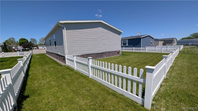 4216 Mohawk Pkwy, Niagara, NY 14304
