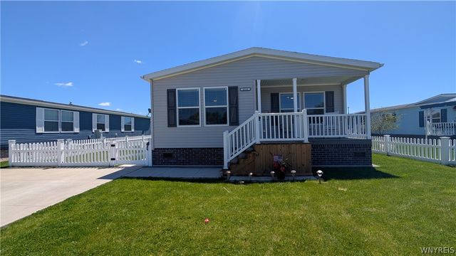 4216 Mohawk Pkwy, Niagara, NY 14304