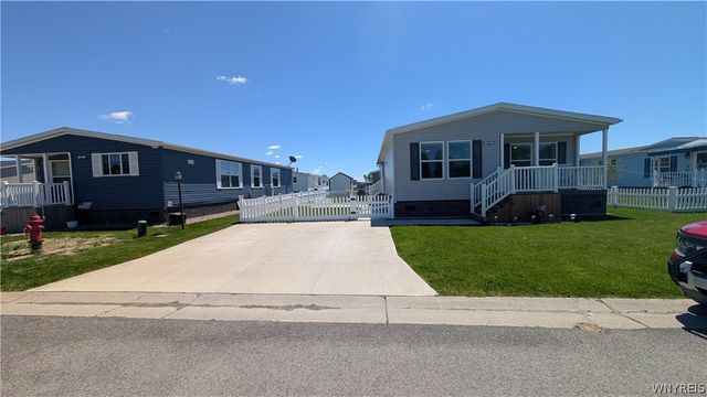 4216 Mohawk Pkwy, Niagara, NY 14304