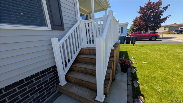 4216 Mohawk Pkwy, Niagara, NY 14304